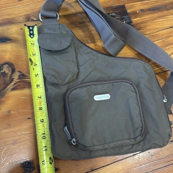 Baggallini Sling Backpack Brown Crossbody Travel Multi Zip Pocket Messenger Bag - Picture 9 of 10
